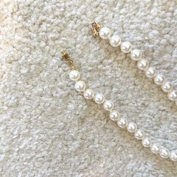 Beaded Faux Pearl Rhinestone Drop Pendant Stamped "Roman" Choker Necklace - Picture 5 of 8